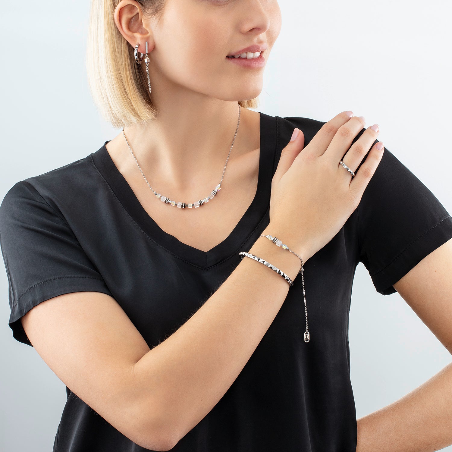 Ring Spikes silber von COEUR DE LION – am Modell getragen