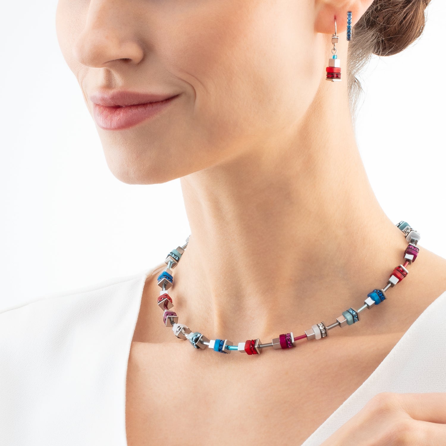 Eternal Love Creole mini silber-blau von COEUR DE LION – am Modell getragen