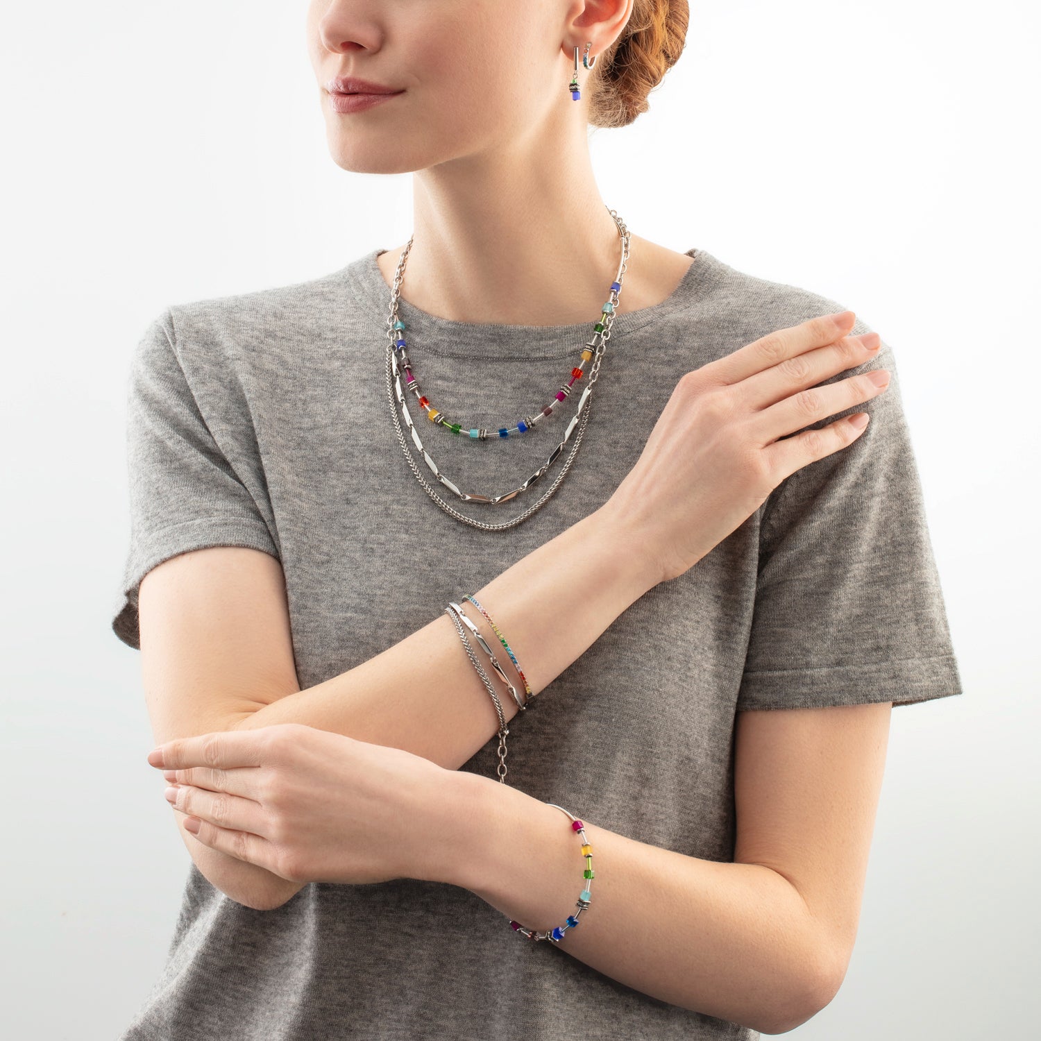 Eternal Love Creole mini silber-multicolor von COEUR DE LION – am Modell getragen