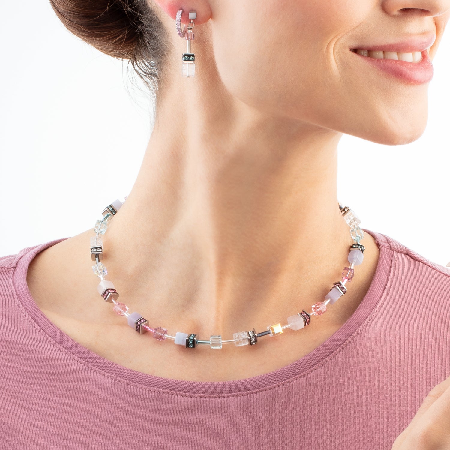 Eternal Love Creole mini silber-rosa von COEUR DE LION – am Modell getragen