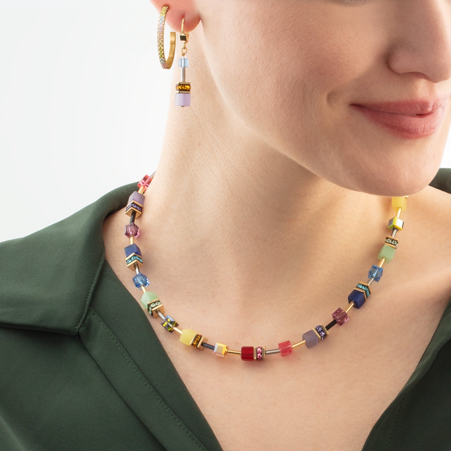 Eternal Love Creole big gold-multicolor pastell von COEUR DE LION – am Modell getragen