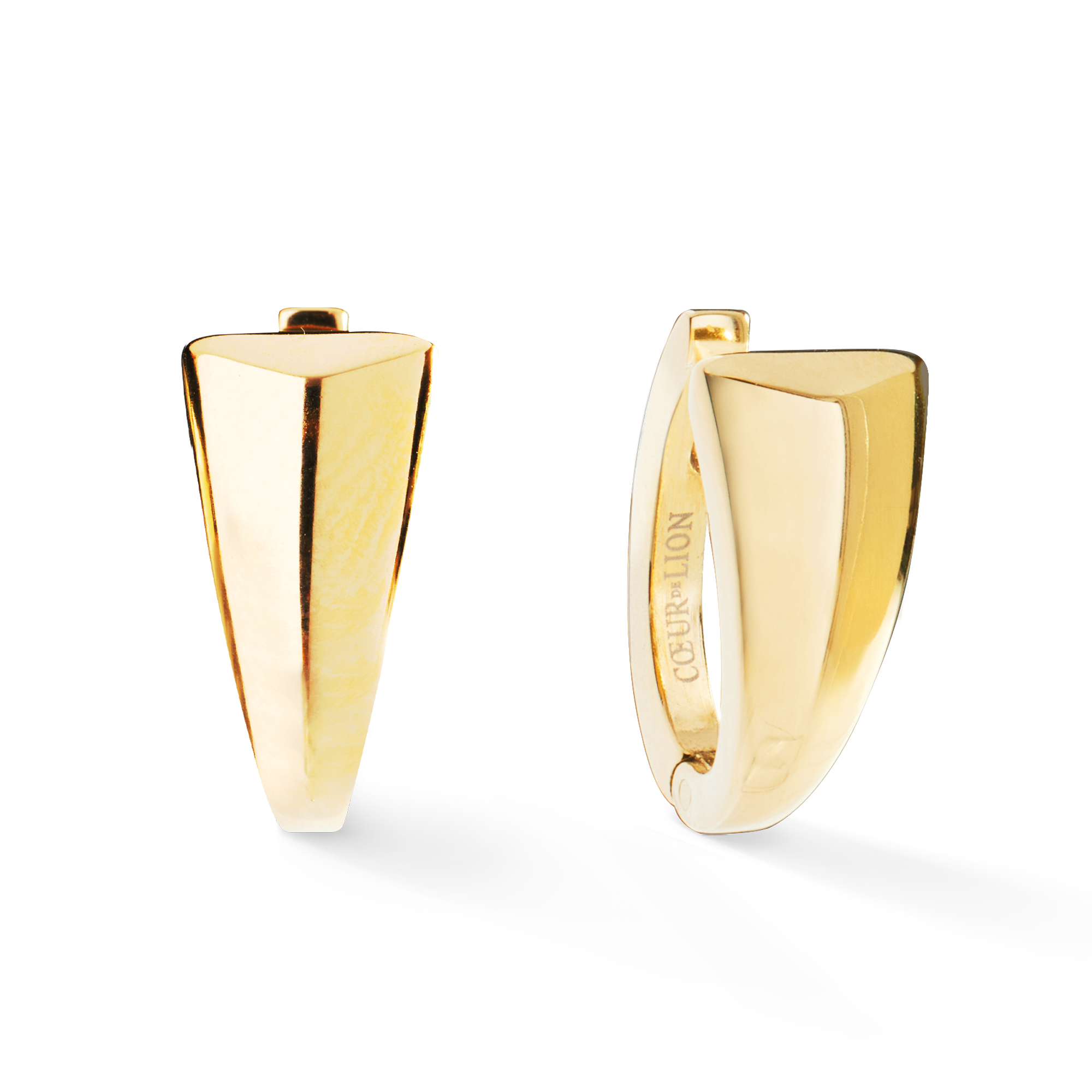 EAR ME UP Creole Tapered Gold von COEUR DE LION – Detailaufnahme