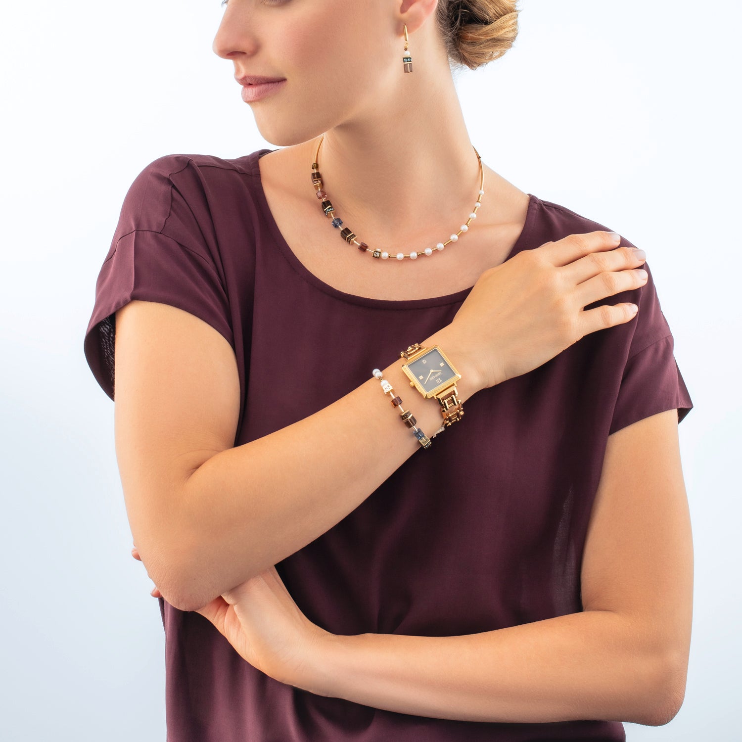 Halskette GeoCUBE® Fusion Precious Pearl Mix gold-autumn von COEUR DE LION – am Modell getragen