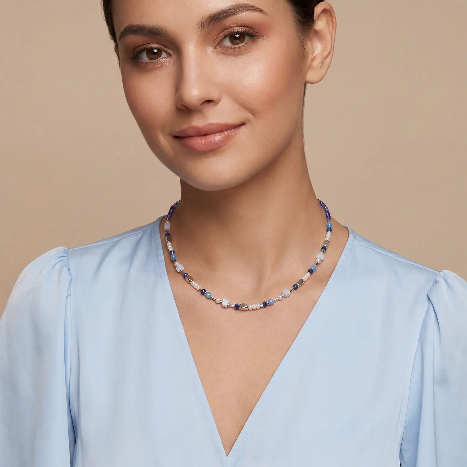 COEUR DE LION Halskette Mosaic Sky silber – am Model