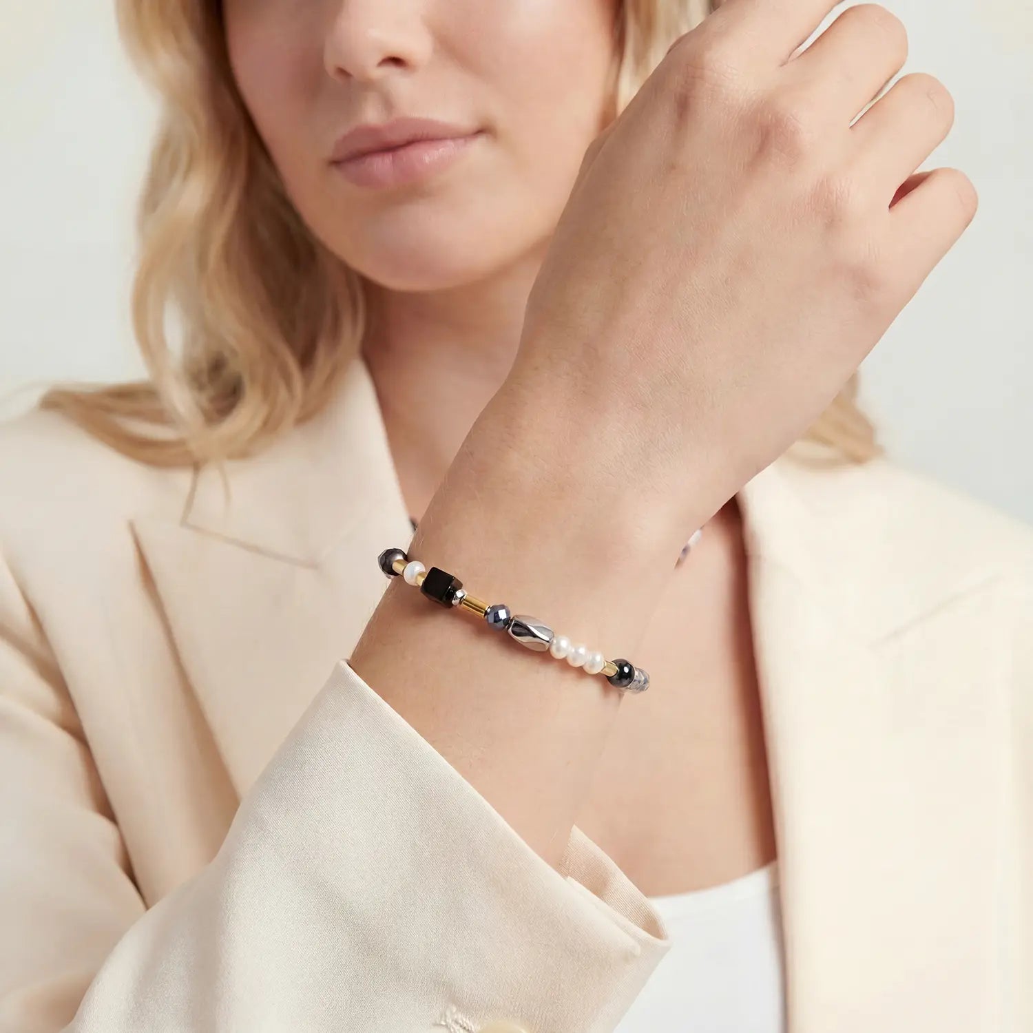 COEUR DE LION Armband Mosaic Night gold – am Model
