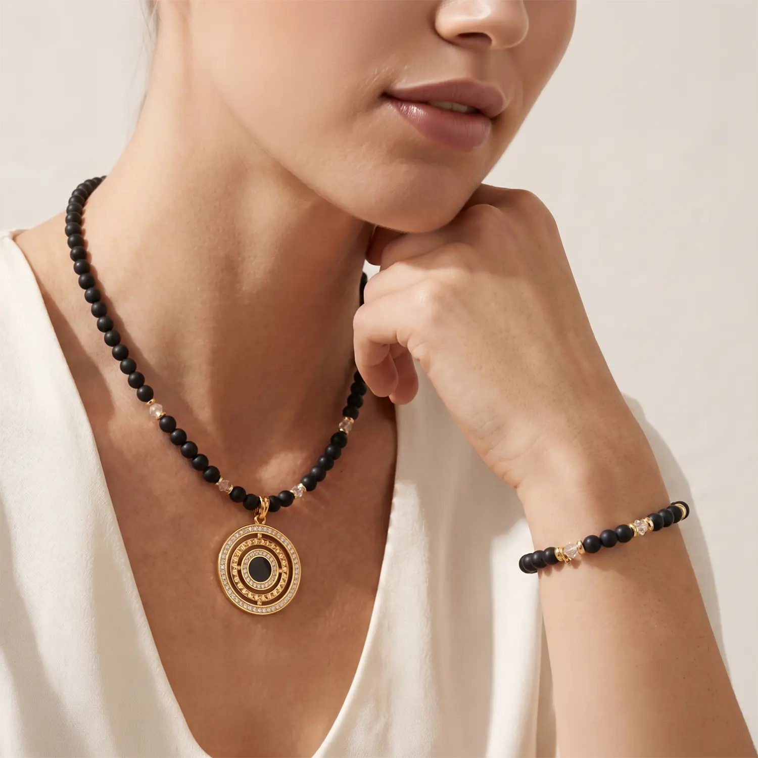 COEUR DE LION Armband Modern Icon Noir Gold – am Model