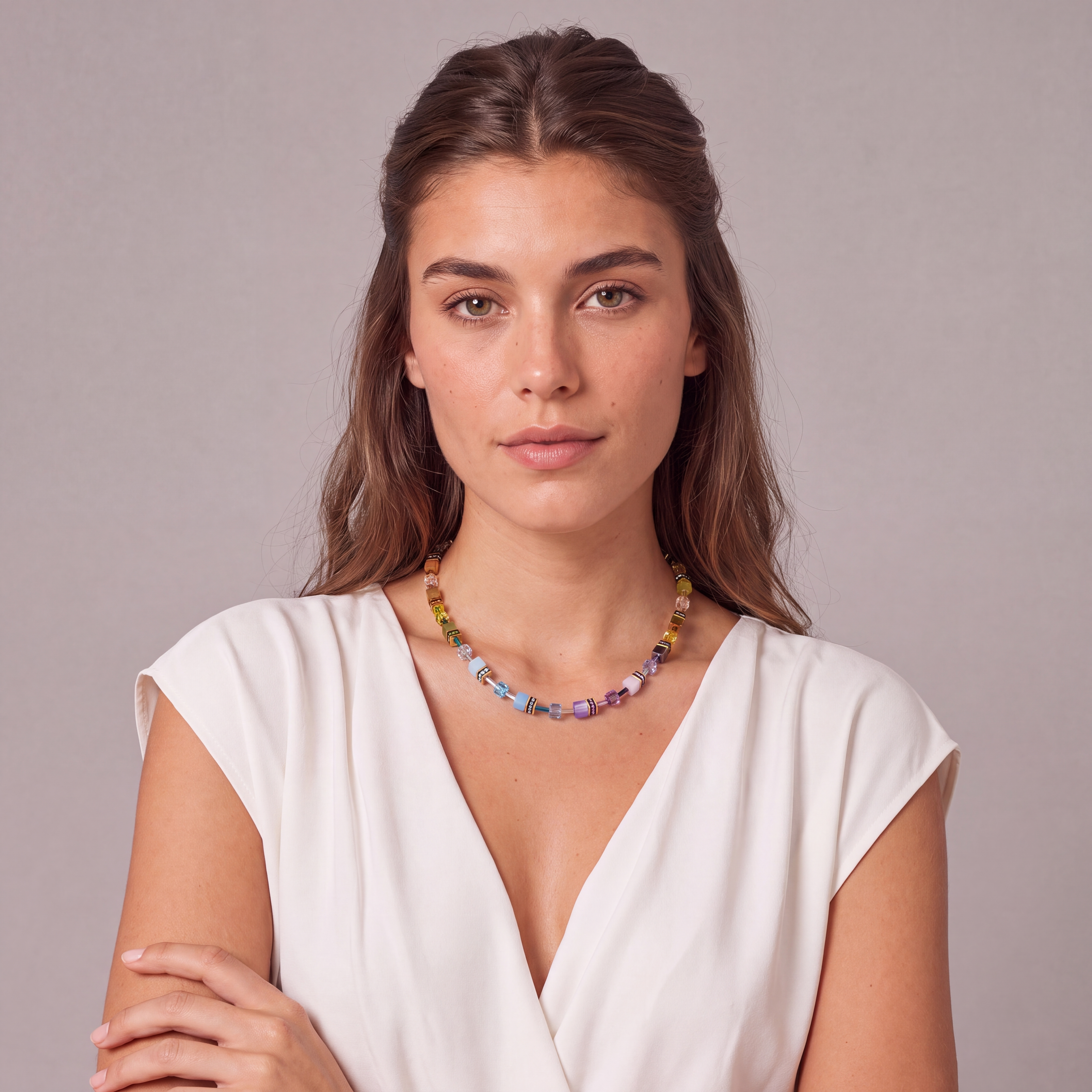 COEUR DE LION GeoCUBE® Iconic Halskette Multicolor Boho gold – am Model