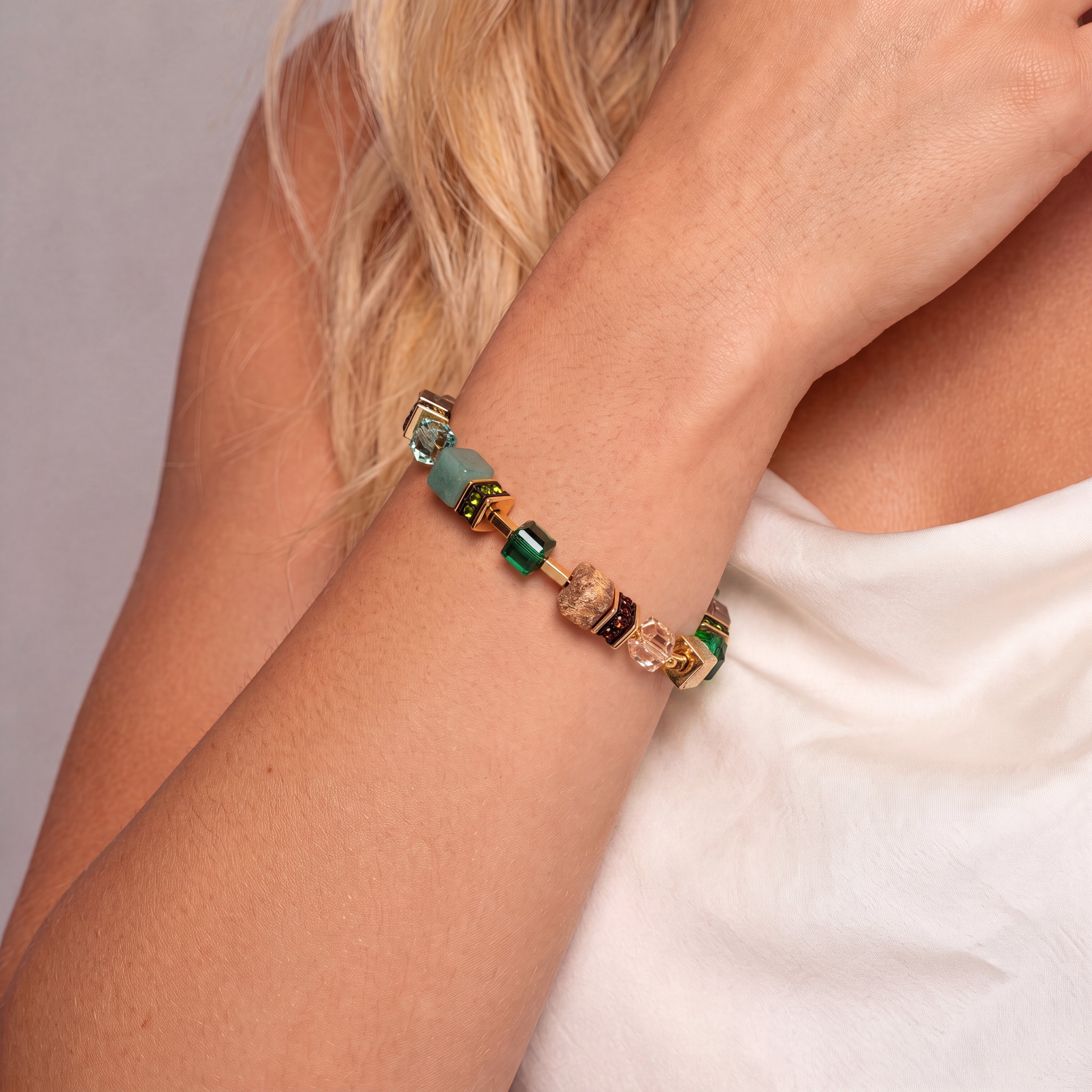 COEUR DE LION GeoCUBE® Precious Statement Armband Emerald Garden – am Model