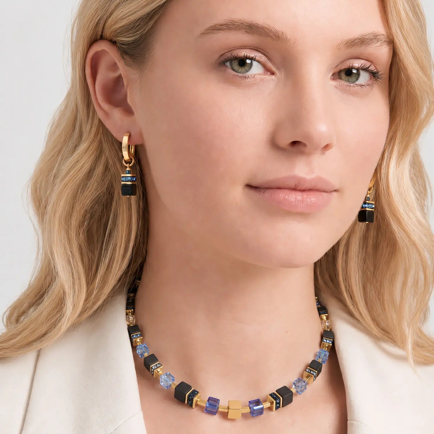 COEUR DE LION GeoCUBE® Precious Classic Halskette Midnight Blue – am Model