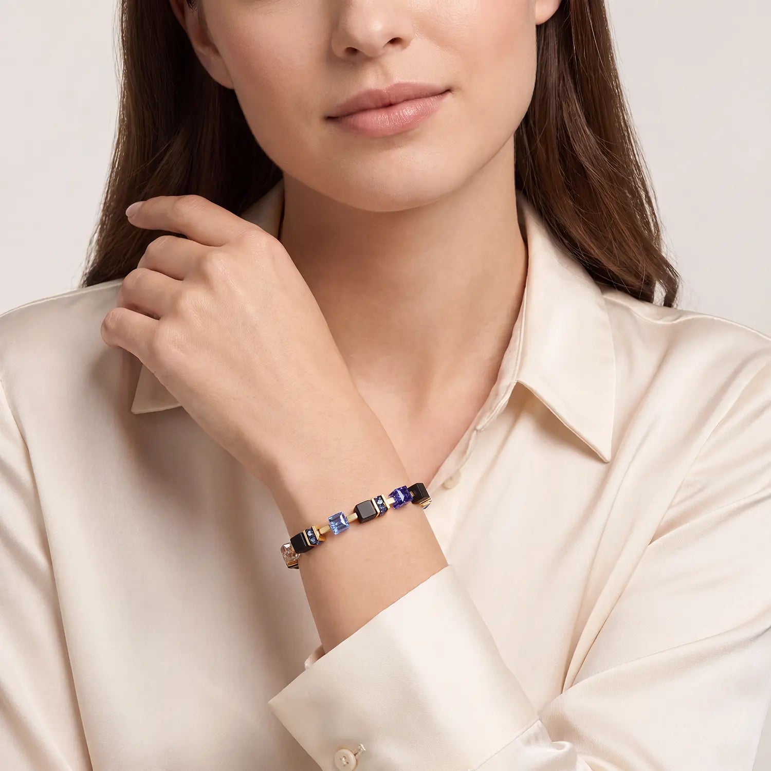 COEUR DE LION GeoCUBE® Precious Classic Armband Midnight Blue – am Model