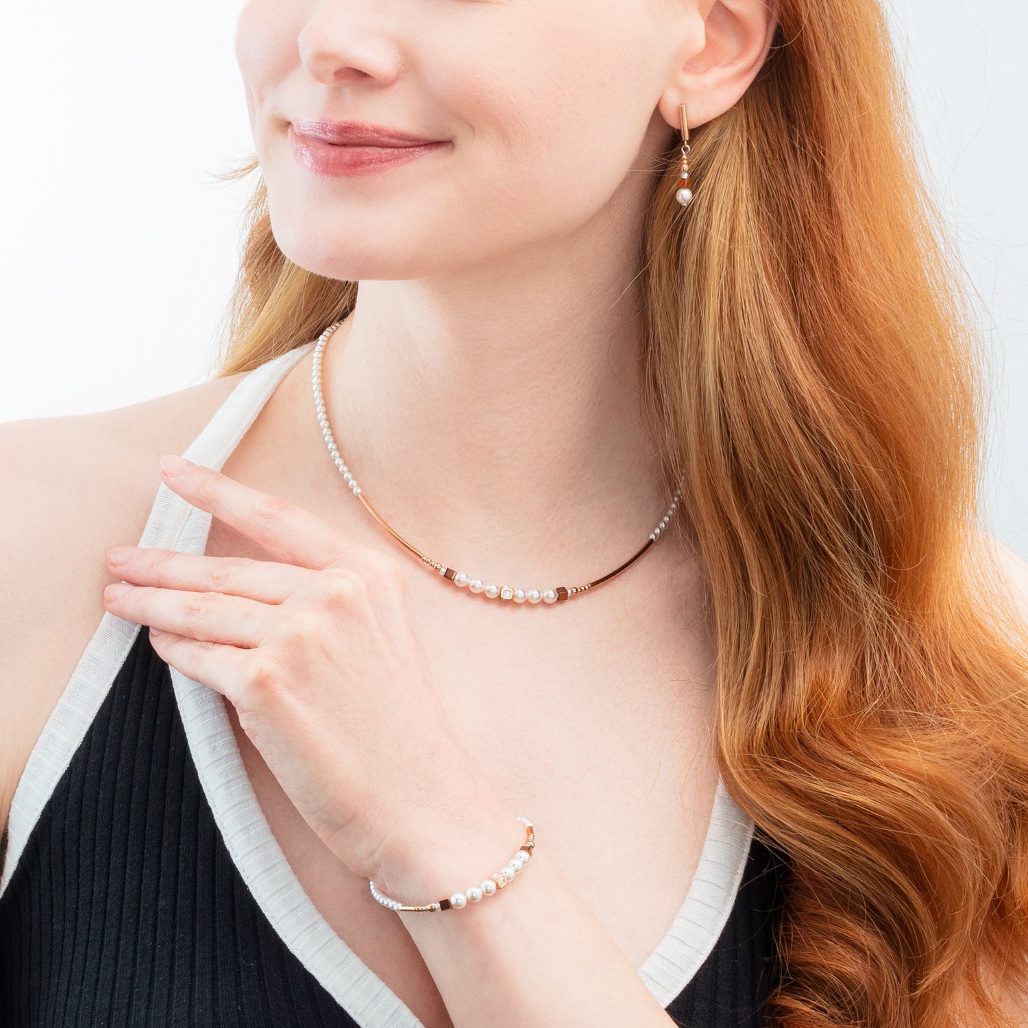 Halskette Shimmering Princess Pearls roségold-weiß von COEUR DE LION – am Modell getragen