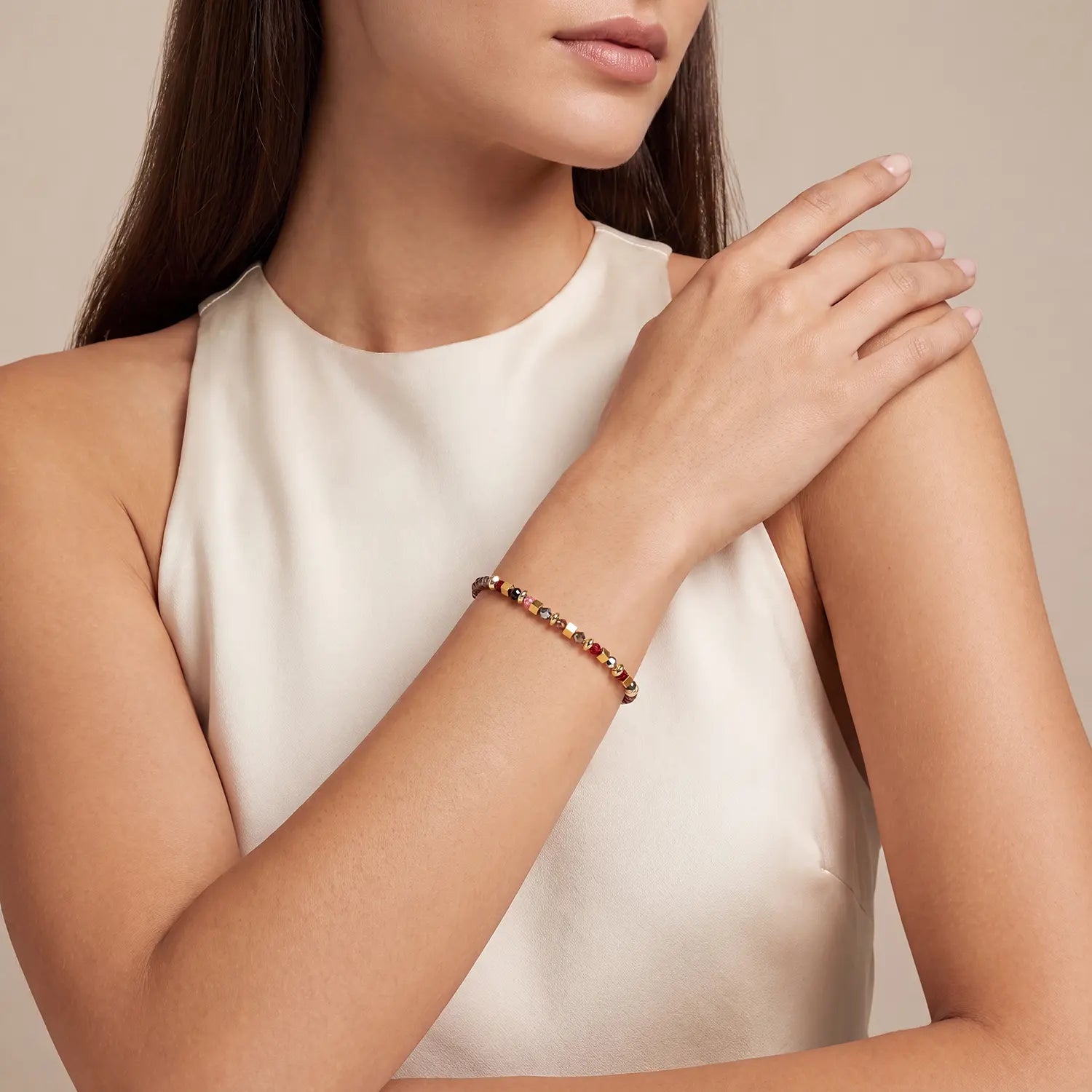COEUR DE LION Armband Golden Whisper braun-rot – am Model
