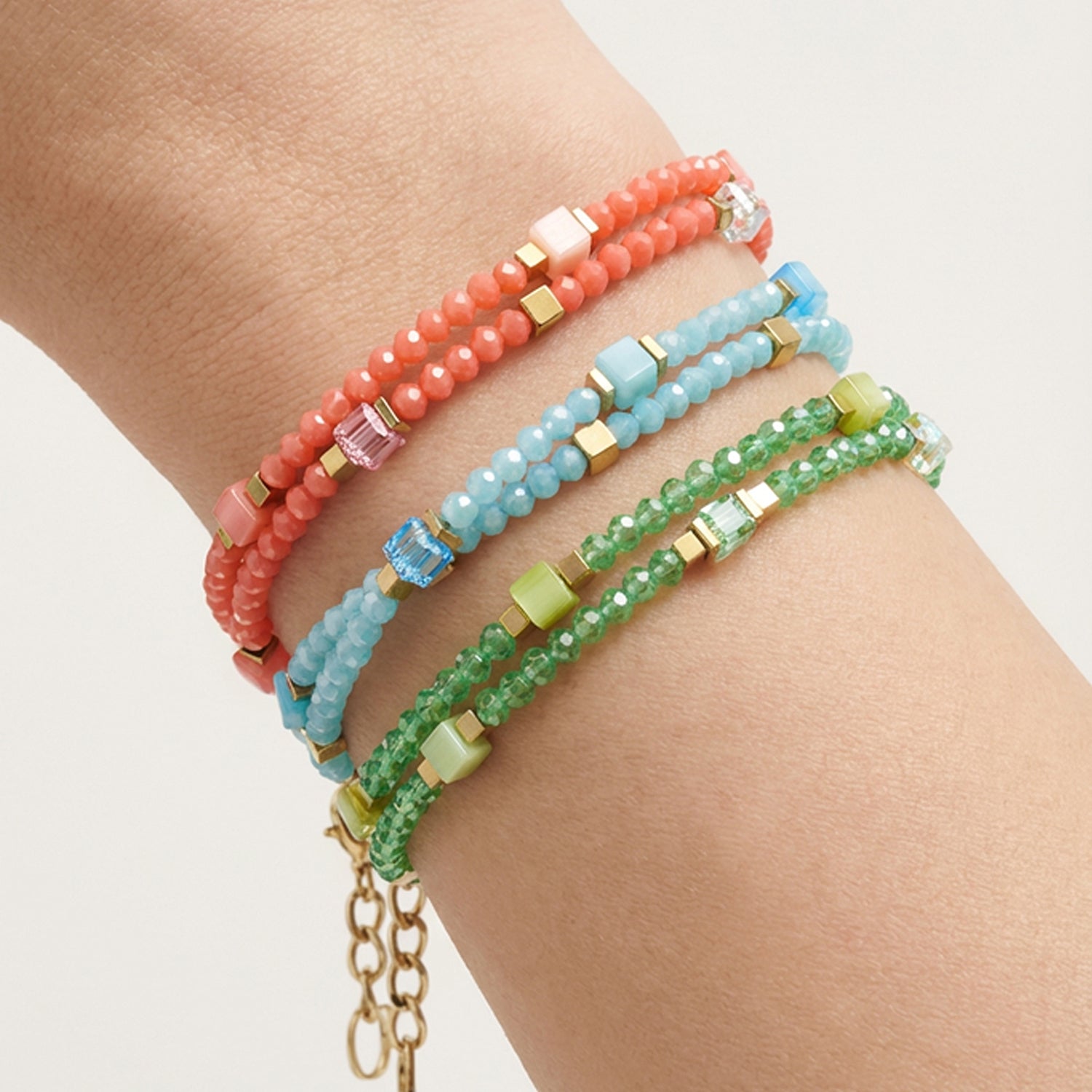 Joyful Colours Flex Armband silber-rot von COEUR DE LION – am Modell getragen