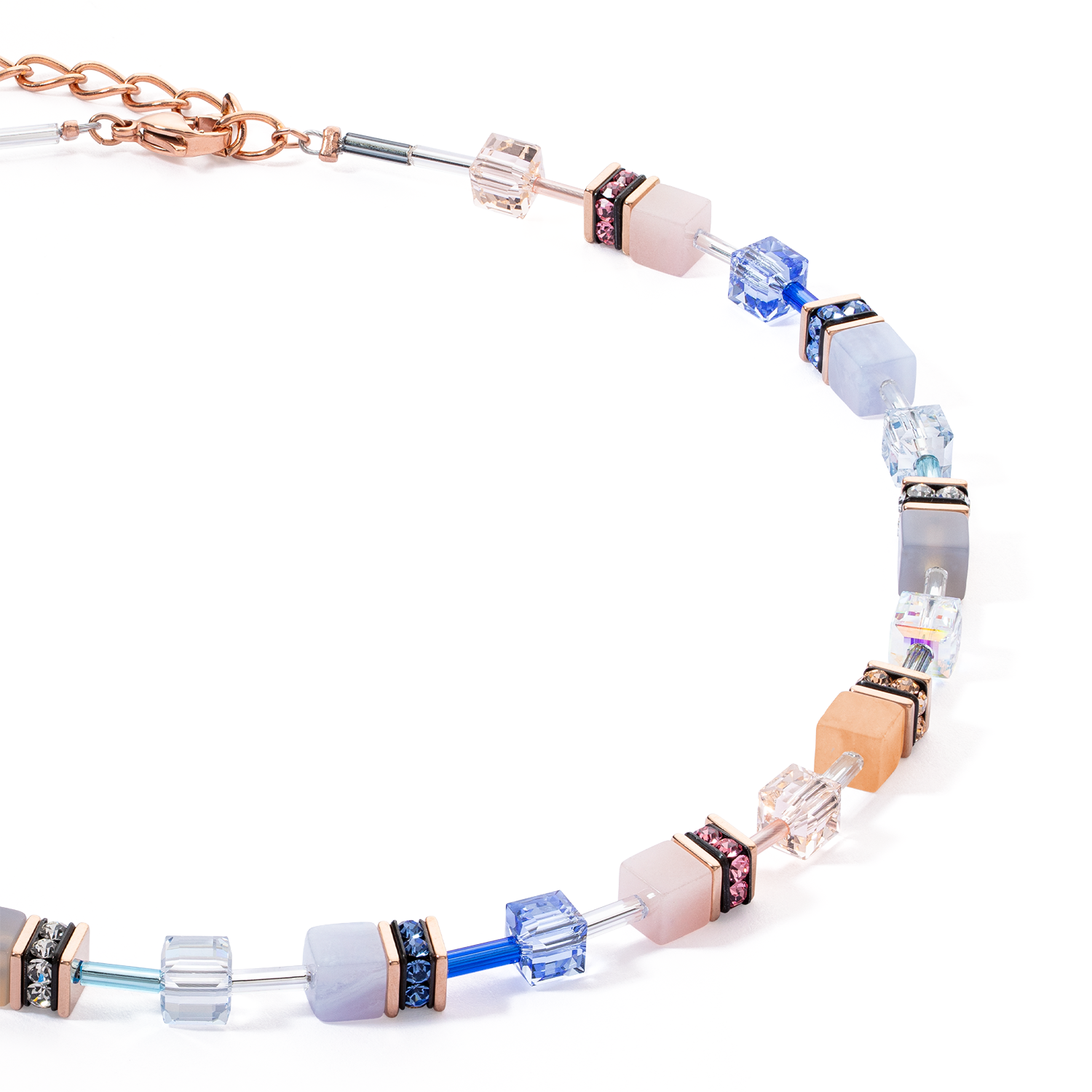 GeoCUBE® Iconic Precious Halskette Hellblau-beige von COEUR DE LION – Detailaufnahme