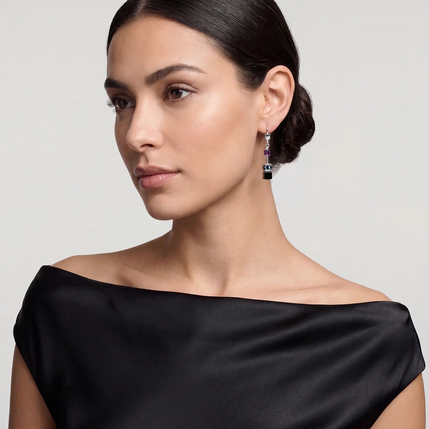 COEUR DE LION GeoCUBE® Iconic Precious Ohrhänger Twilight – am Model