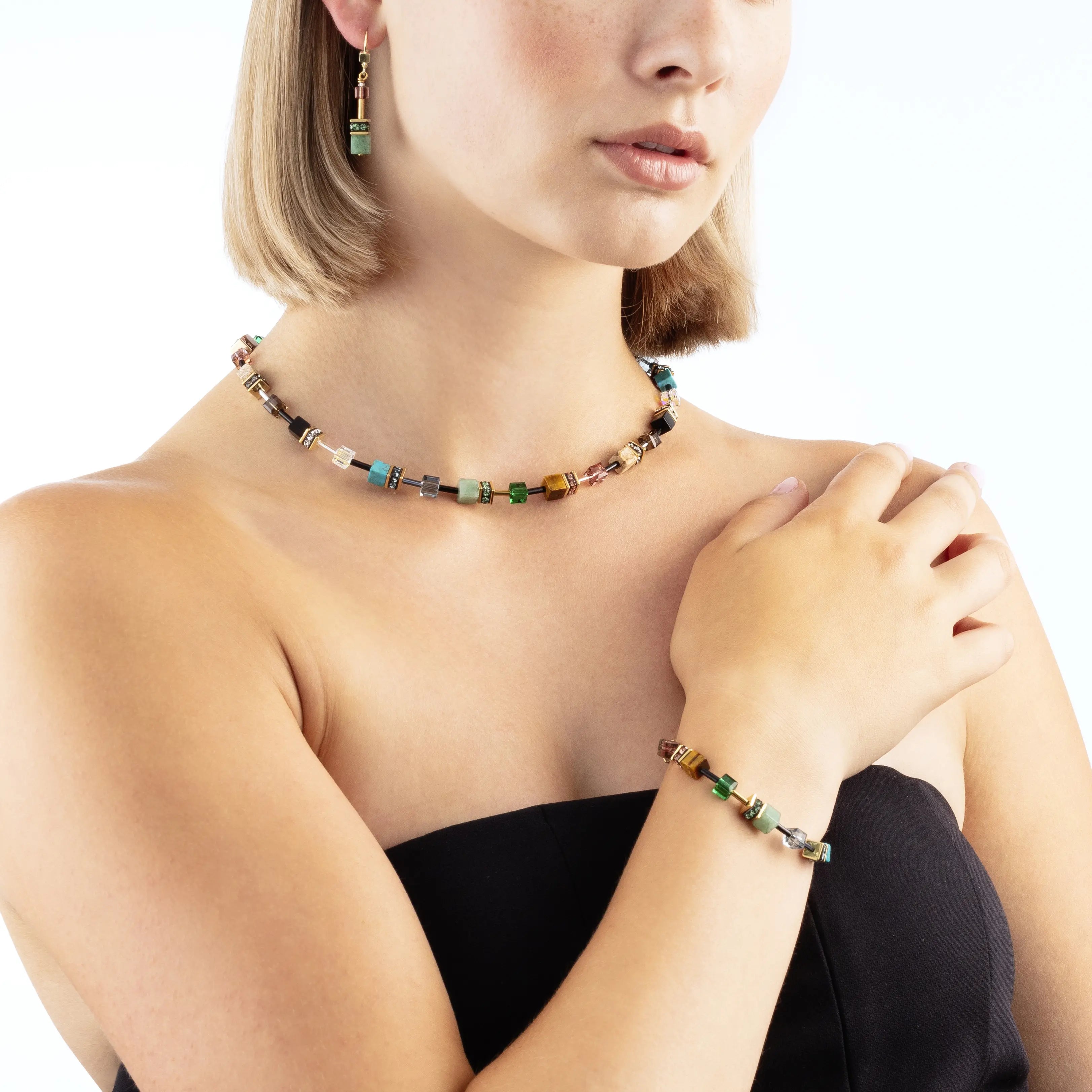 GeoCUBE® Iconic Precious Armband Art Nouveau von COEUR DE LION – am Modell getragen